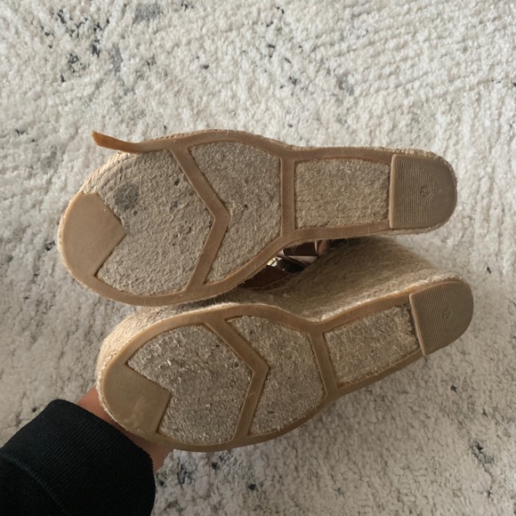 MARC FISHER WEDGE SANDALS - Picture 4 of 9